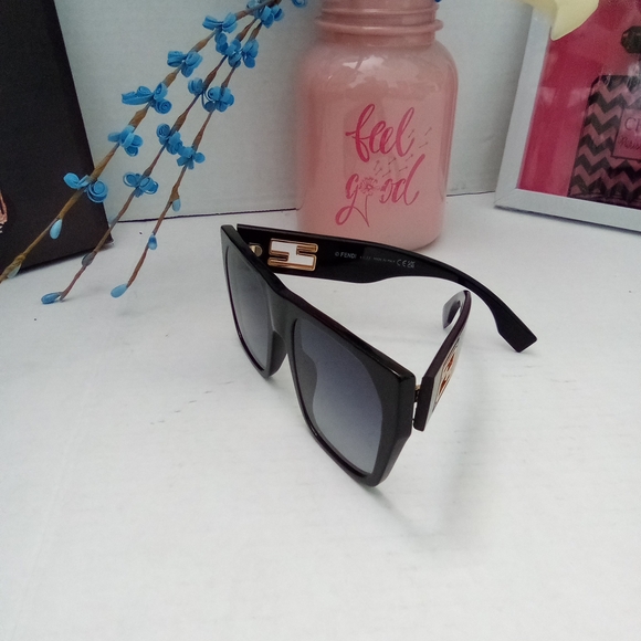 Fendi Sunglasses FE40124i 01B 54 21 145 Black with Gold Accent main image 8